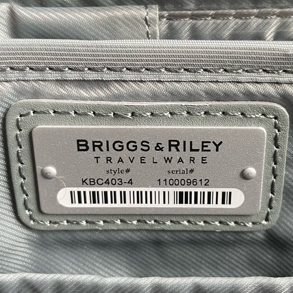 Briggs & Riley Travelware Style# kbc403-4 Black Executive Expandable Briefcase - Picture 3 of 16